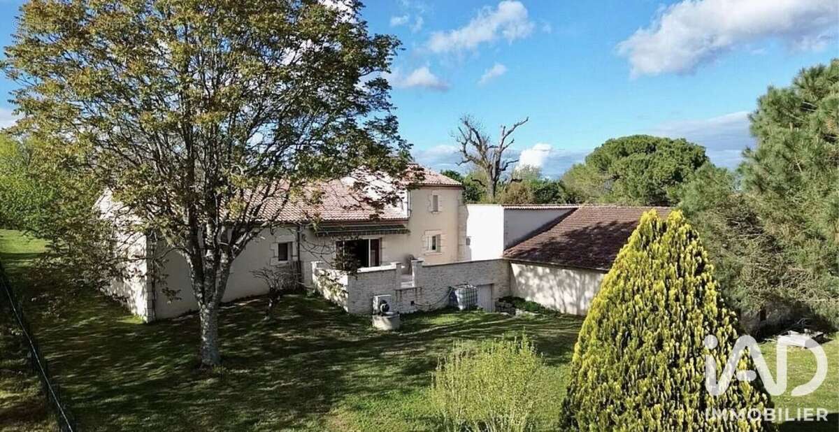 Maison 215 m² à Sainte-Colombe-De-Villeneuve  - photo 6