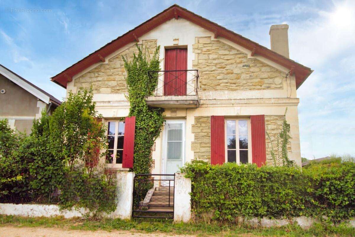 Une maison en pierre a fort potentiel - photo 2