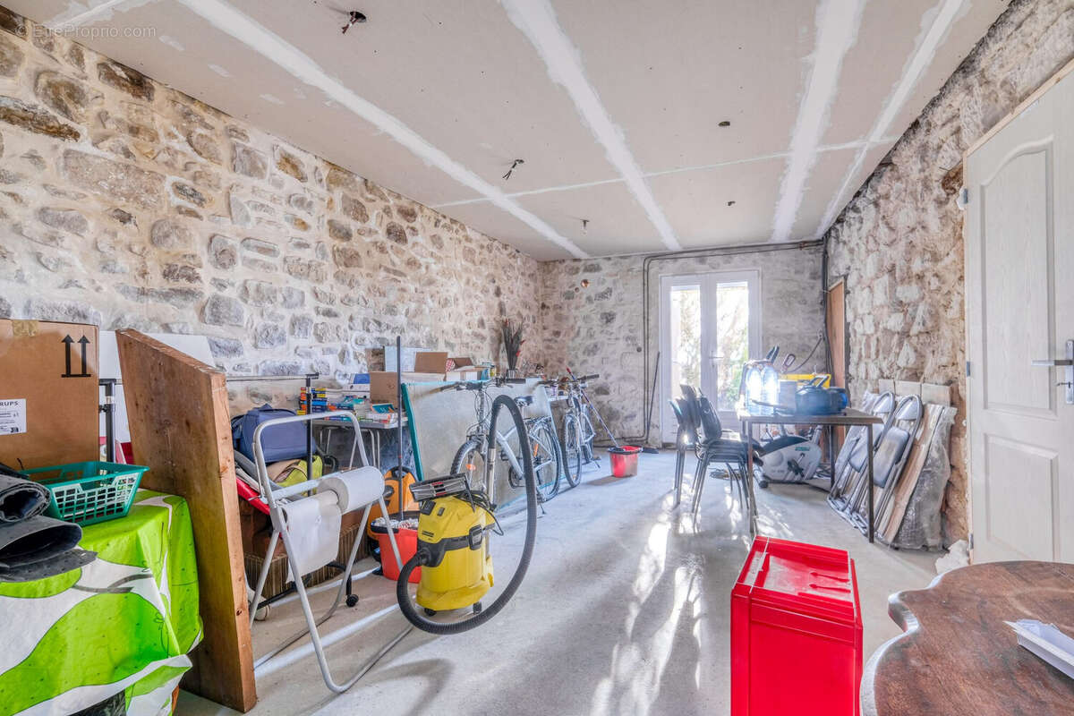 Maison à PEROY-LES-GOMBRIES