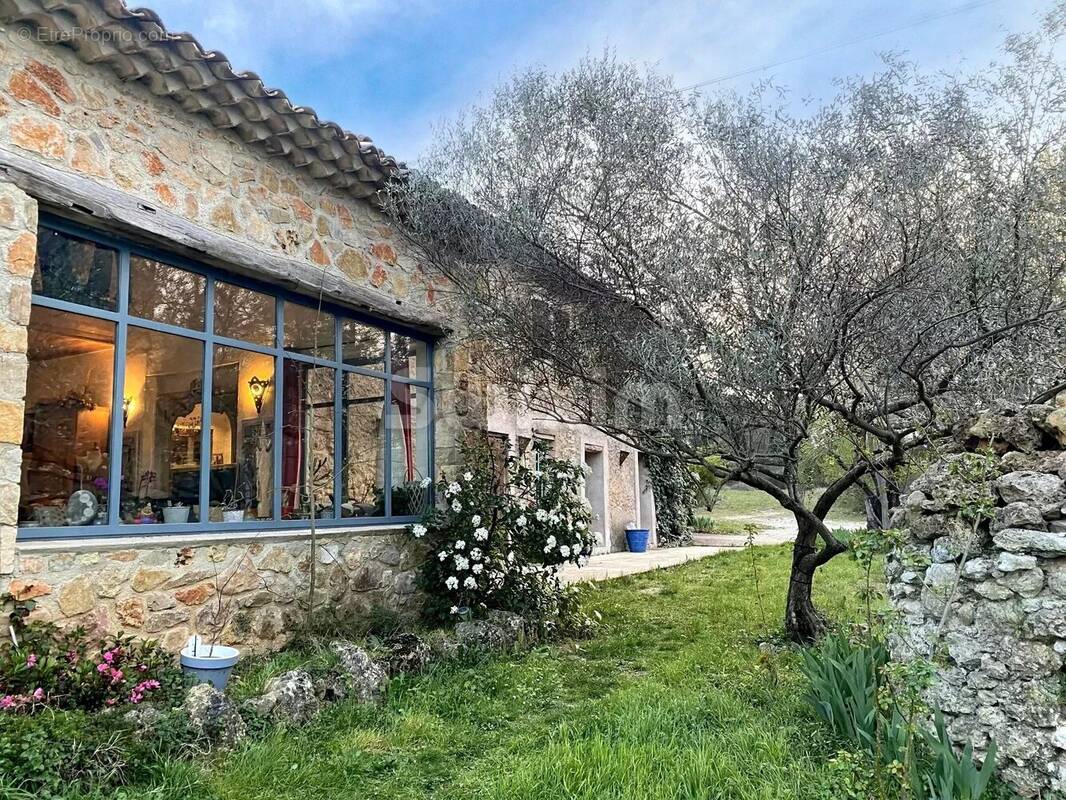 Maison à ENTRECASTEAUX