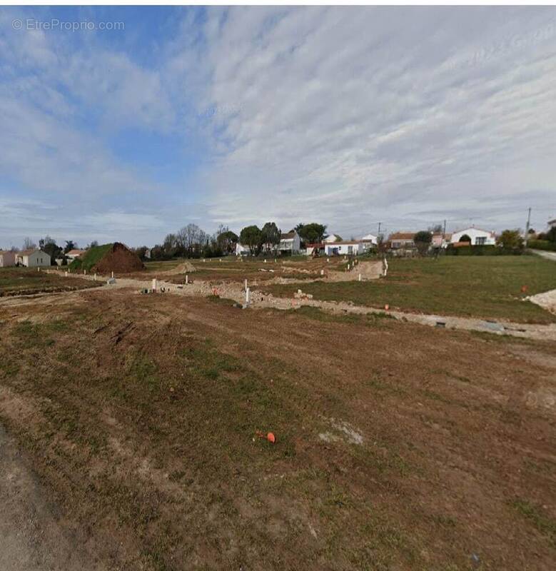 Terrain à MARENNES