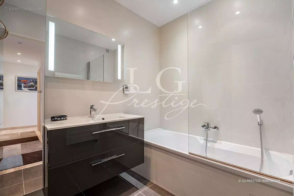 Appartement à MANDELIEU-LA-NAPOULE