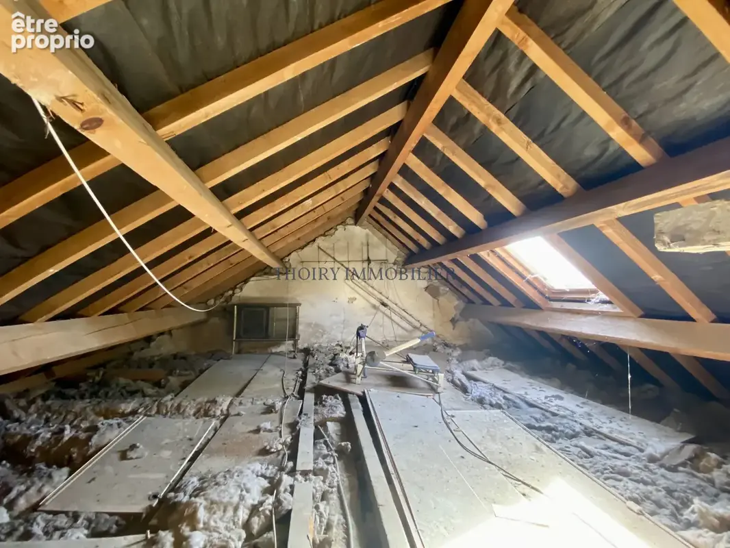 Maison ancienne de 4 pièces avec combles aménageables et grange en dépendance. - photo 14