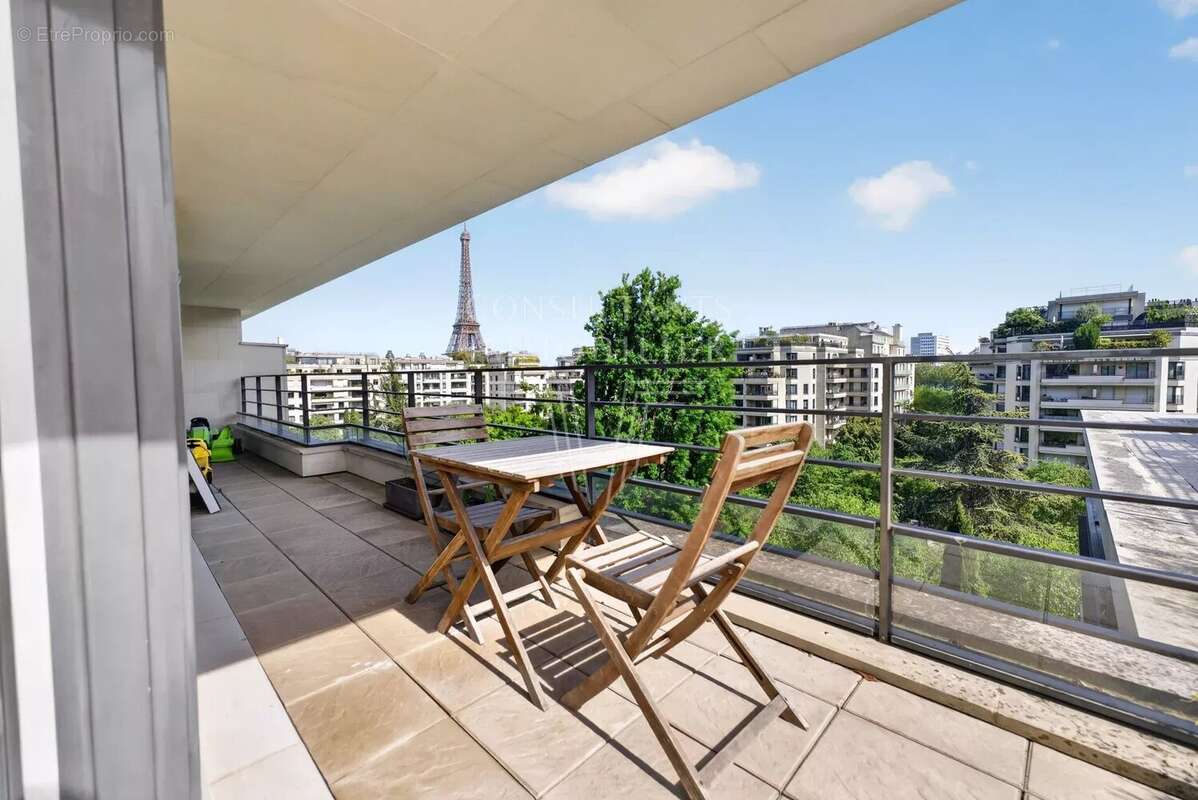 Appartement à PARIS-16E