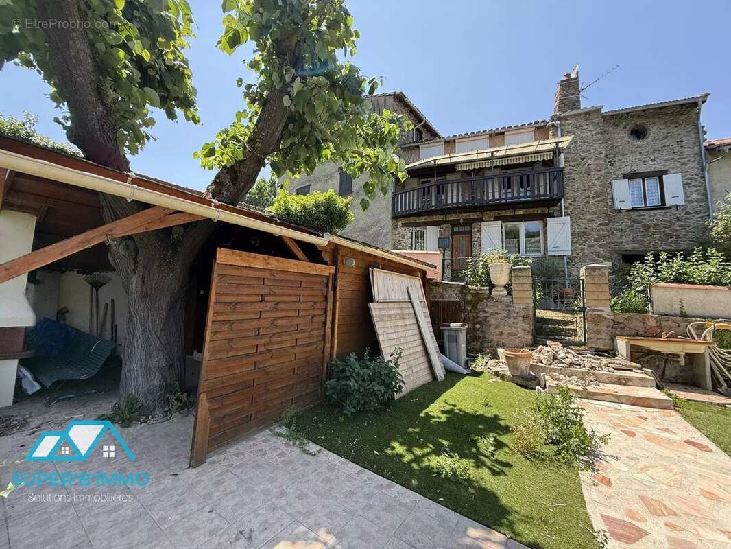 Maison à VILLENEUVE-D&#039;ALLIER