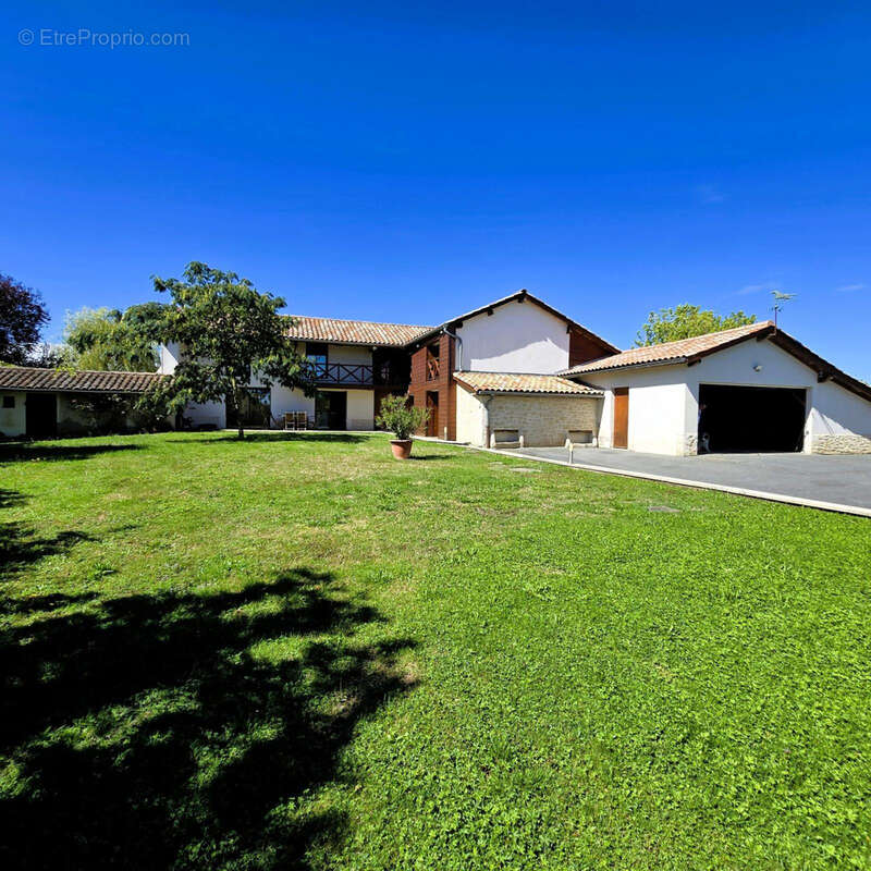 Maison à CHATILLON-SUR-CHALARONNE