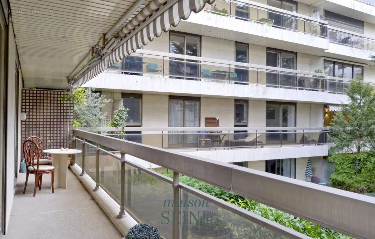 Appartement à NEUILLY-SUR-SEINE