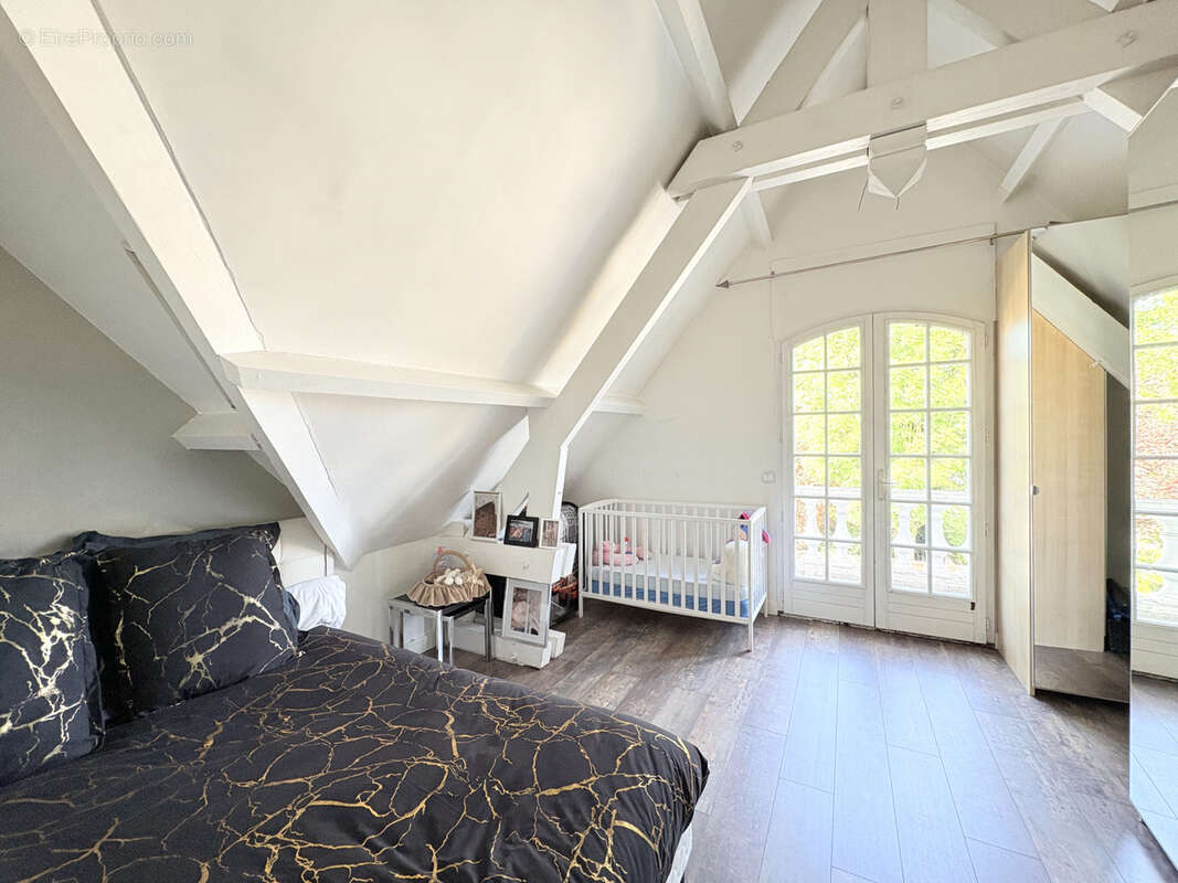 Maison à CHENNEVIERES-SUR-MARNE