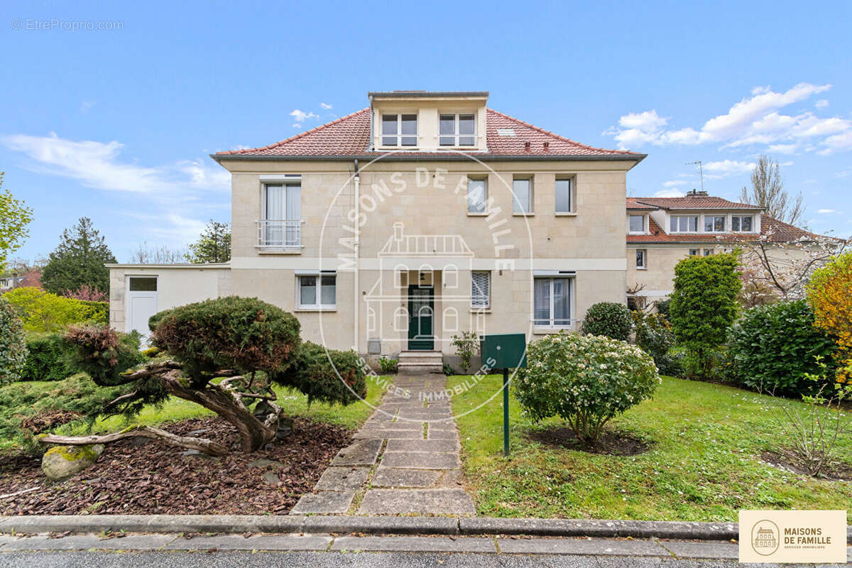 Maison à LA CELLE-SAINT-CLOUD