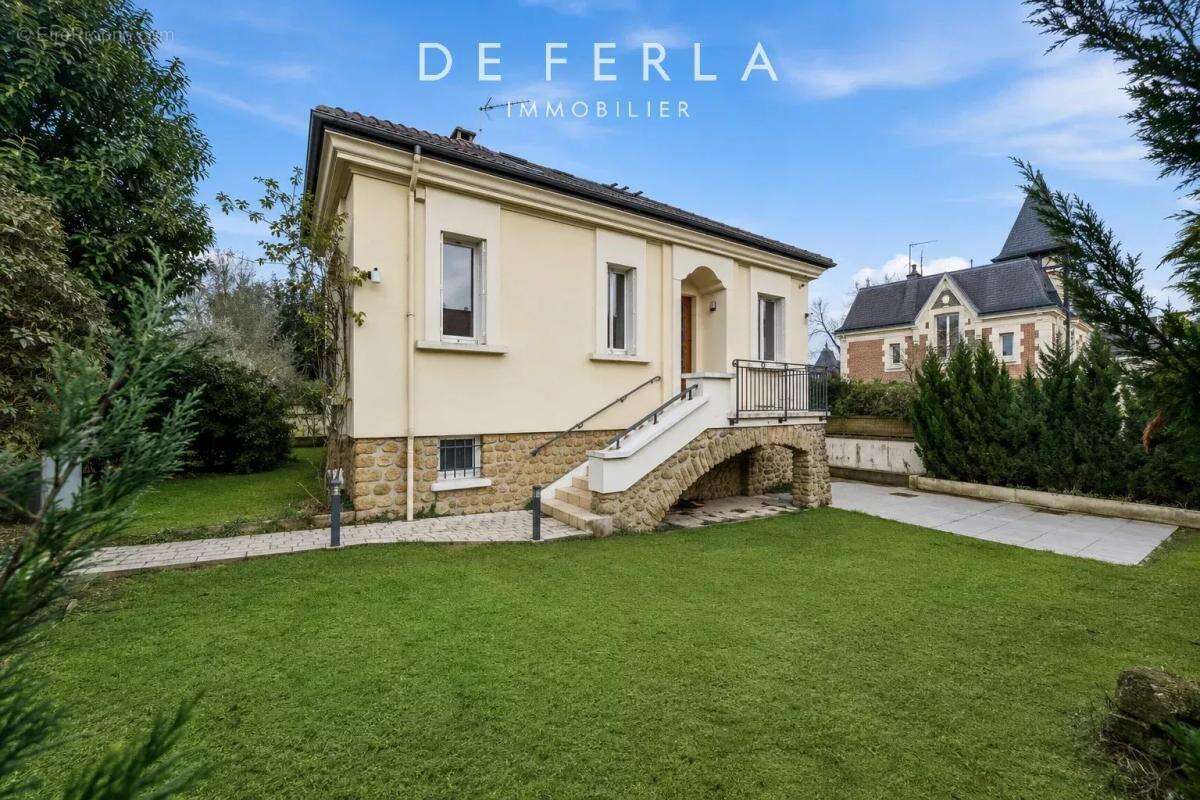 Nogent-sur-Marne • Propriété familiale de 340m² entièrement rénovée avec jardin paysagé - photo 2
