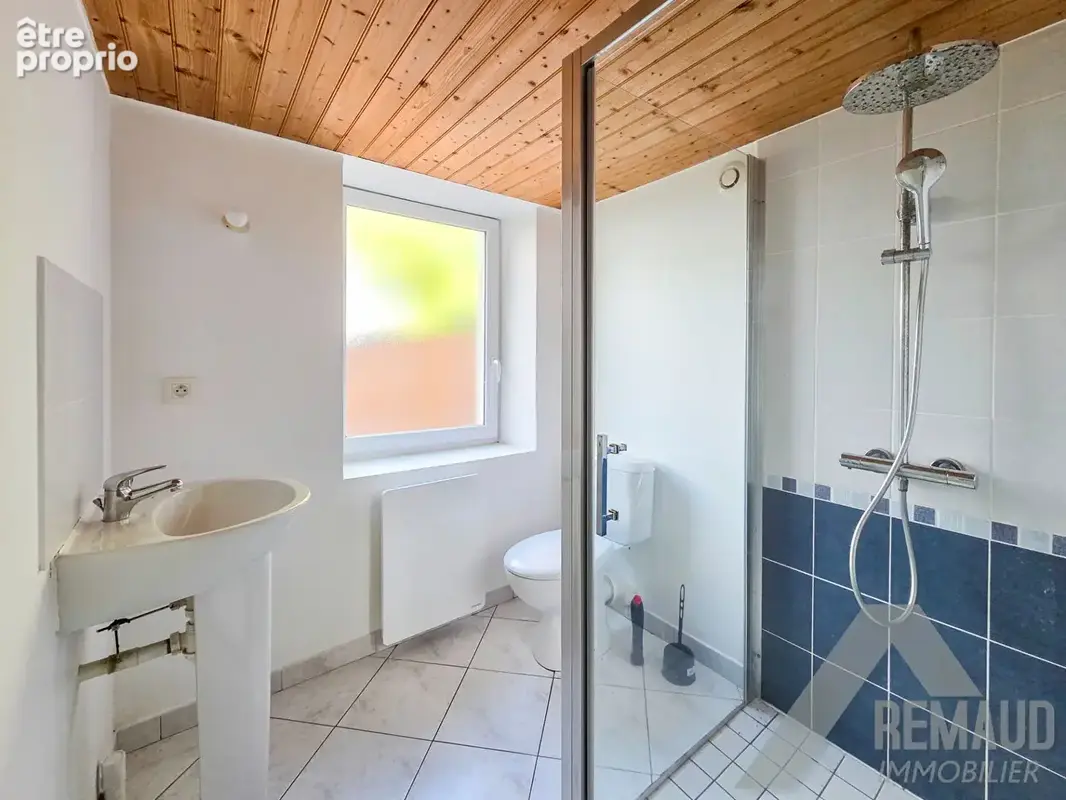 2.6 Km du Centre Ville - Appartement 82 m² avec terrasse et garages - photo 7