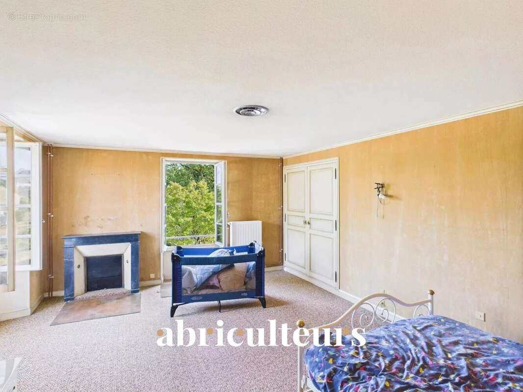 Maison à VILLENEUVE-LA-COMTESSE