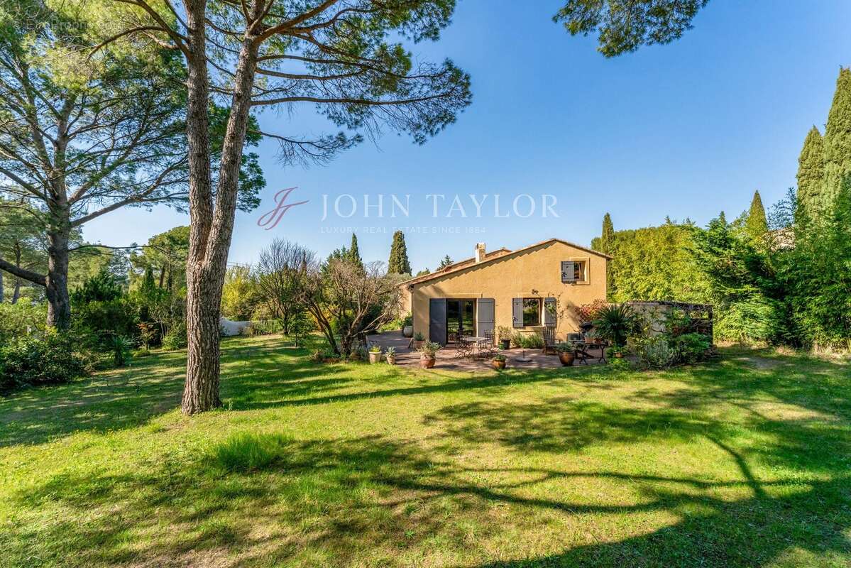 Maison de charme à vendre à Saint-Antoine – Grand terrain arboré de 2000 m² – Piscine – Studio indépendant - photo 13