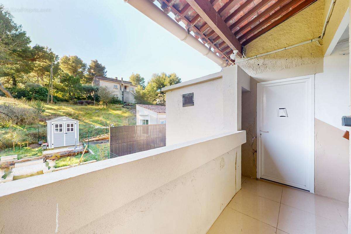 Appartement à ROQUEFORT-LA-BEDOULE