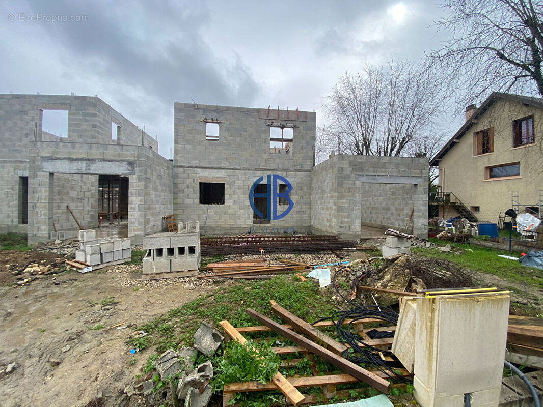 Maison à MORESTEL