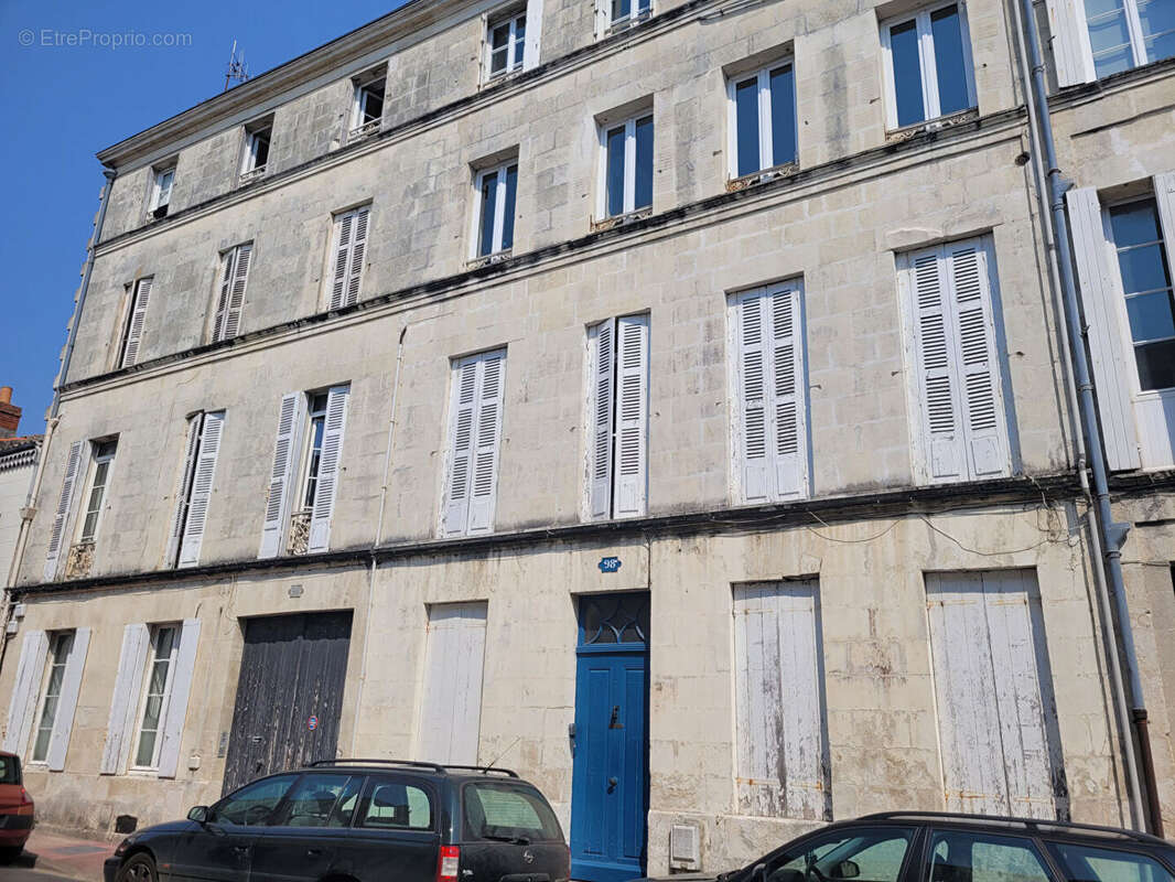 ROCHEFORT hyper centre - appartement lumineux de 76 m² de type 3 - cave privative - local à vélo - photo 17
