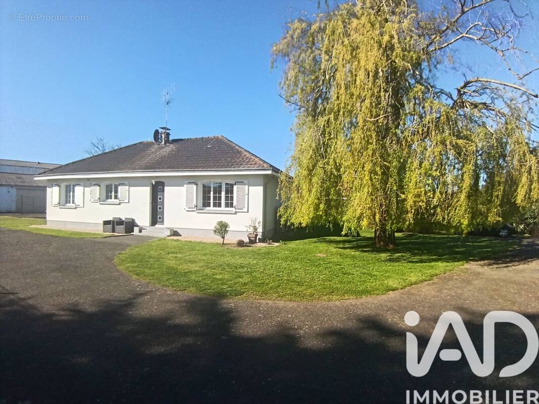 Photo 1 - Maison à LOUZY