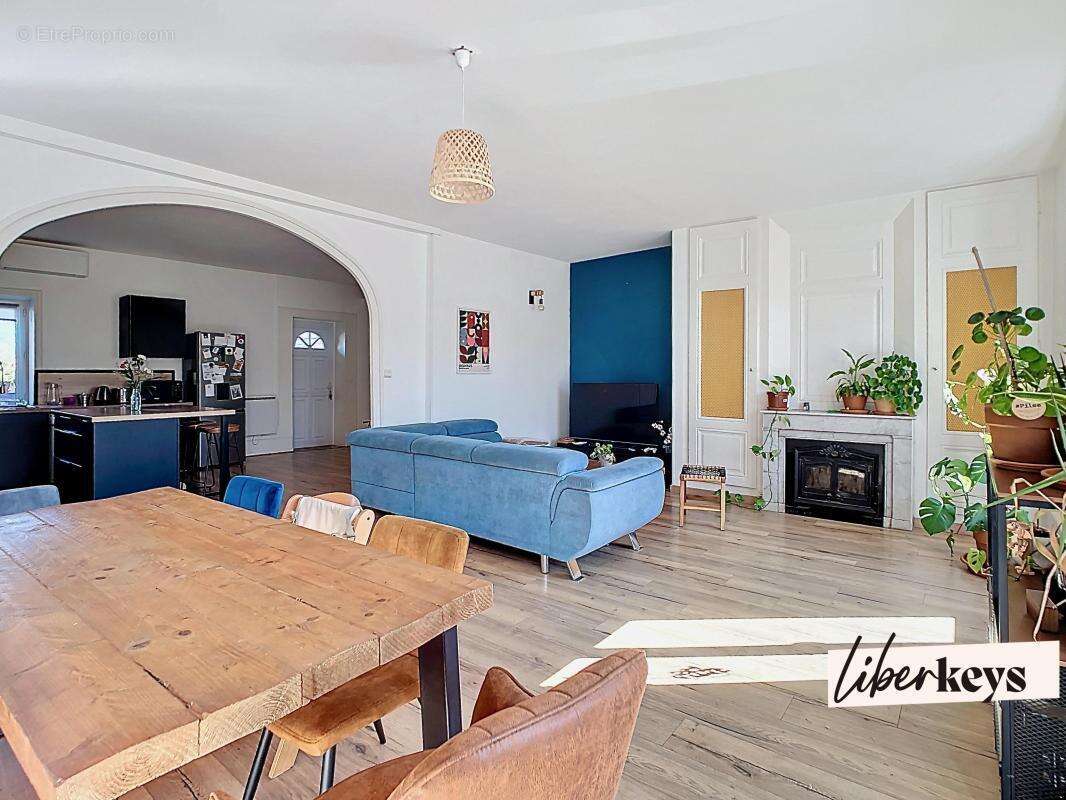 Appartement à CAILLOUX-SUR-FONTAINES
