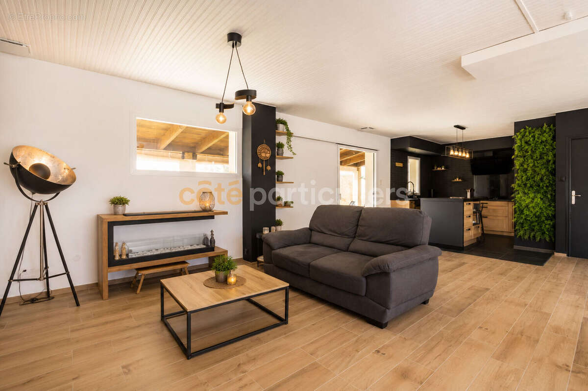 SOUS OFFRE -- Maison familiale 150m² -- Aubigny les Clouzeaux -- 5 chambres --- jardin paysager -- véranda avec spa - photo 2
