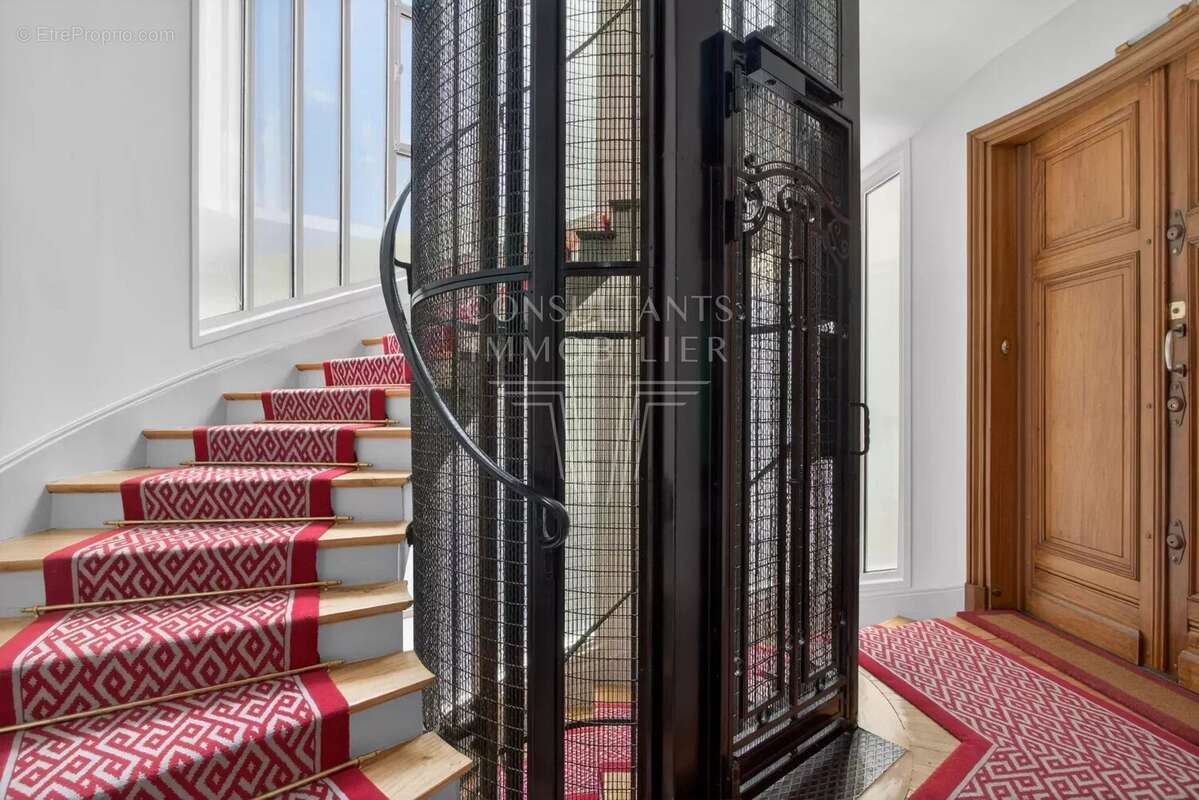 Appartement à PARIS-16E