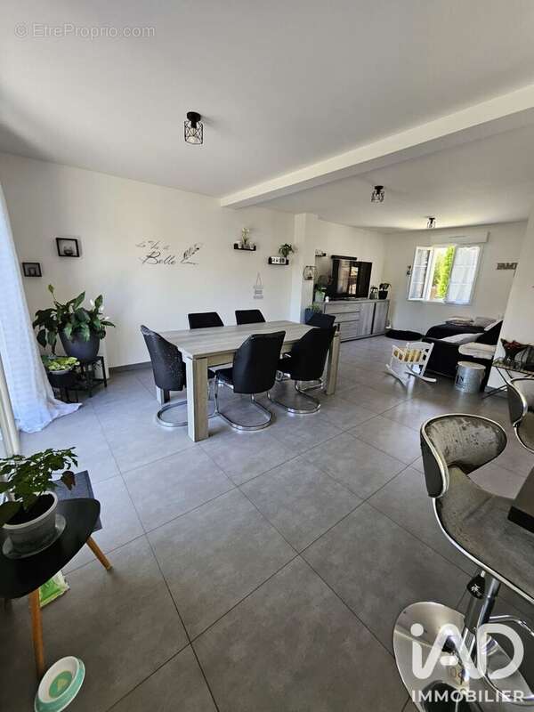 Maison 135 m² à Ully-Saint-Georges  - photo 2
