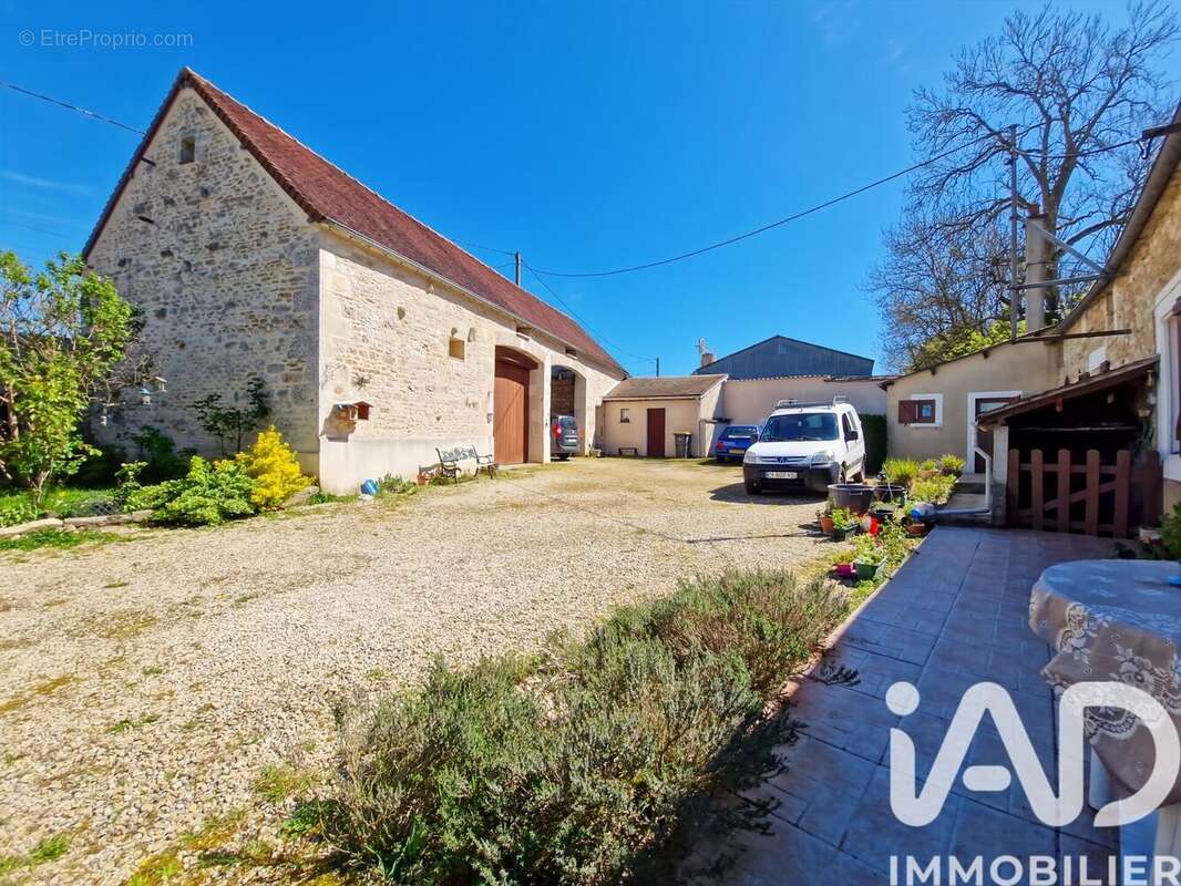 Maison 98 m² à Tronchoy  - photo 2