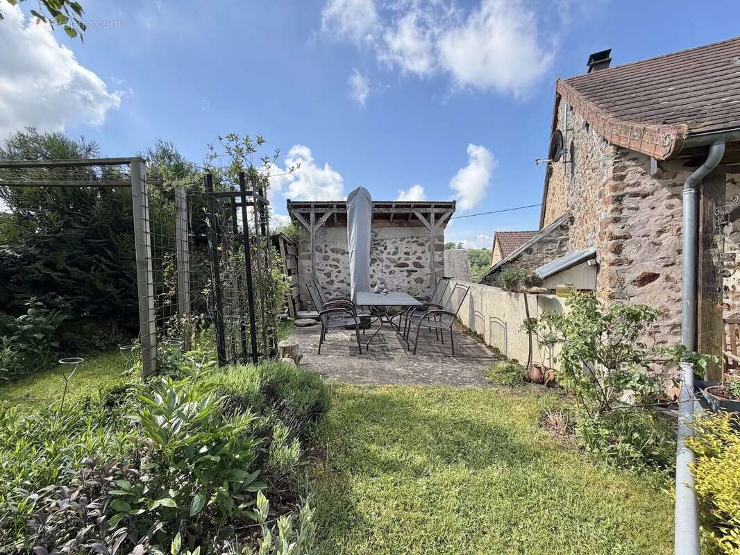 Maison à MONTREUILLON
