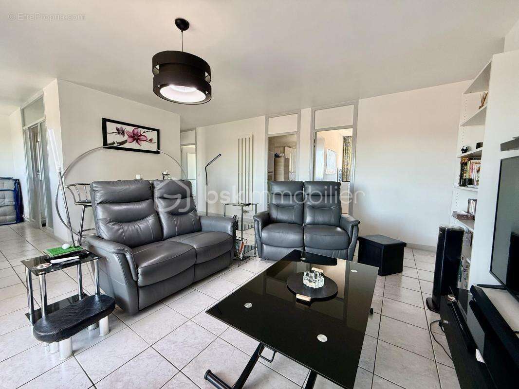 Appartement lumineux cinq pièces avec balcon, garage et cave - ROYAN à 10 minutes à pied de la plage de Pontaillac et du pigeonn - photo 8