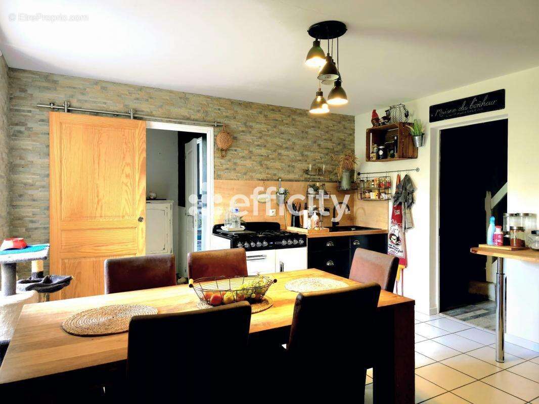 Maison à SAINT-HILAIRE-LA-PALUD