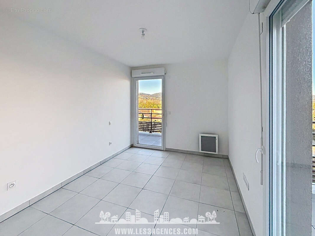 Appartement à COGOLIN