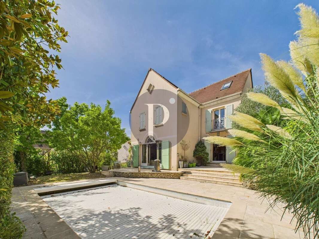 Maison à VERRIERES-LE-BUISSON