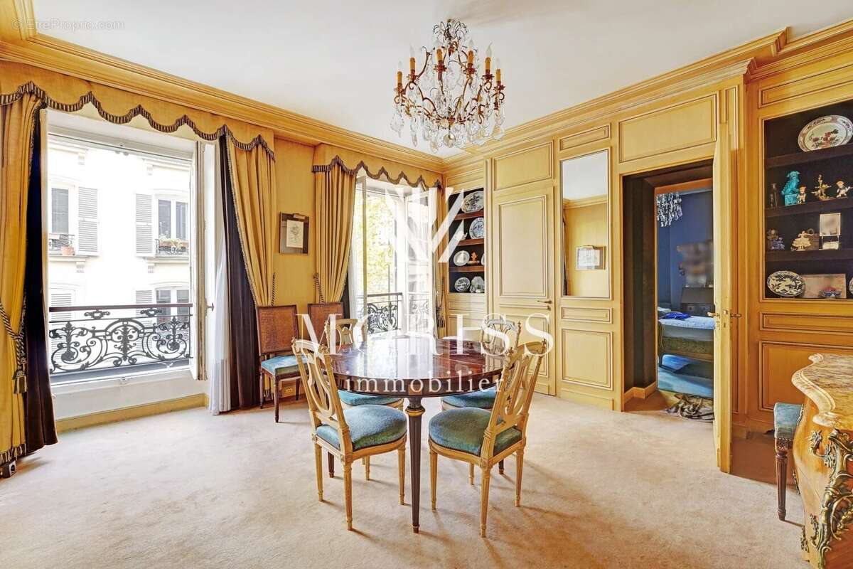 Appartement à PARIS-17E