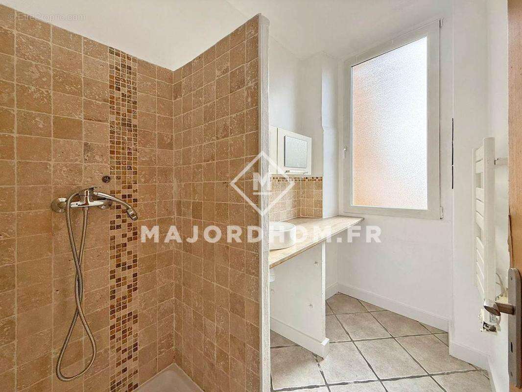 Appartement à MARSEILLE-4E