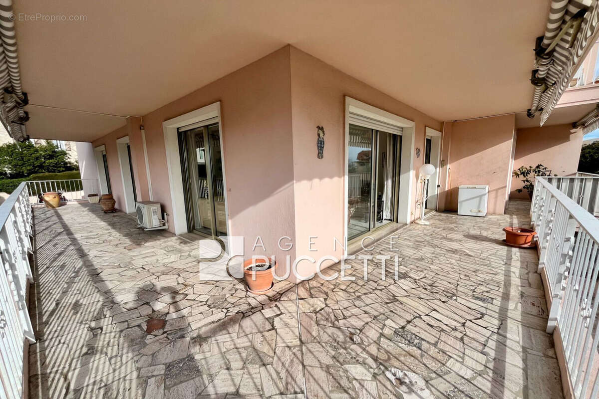 Appartement à VENCE