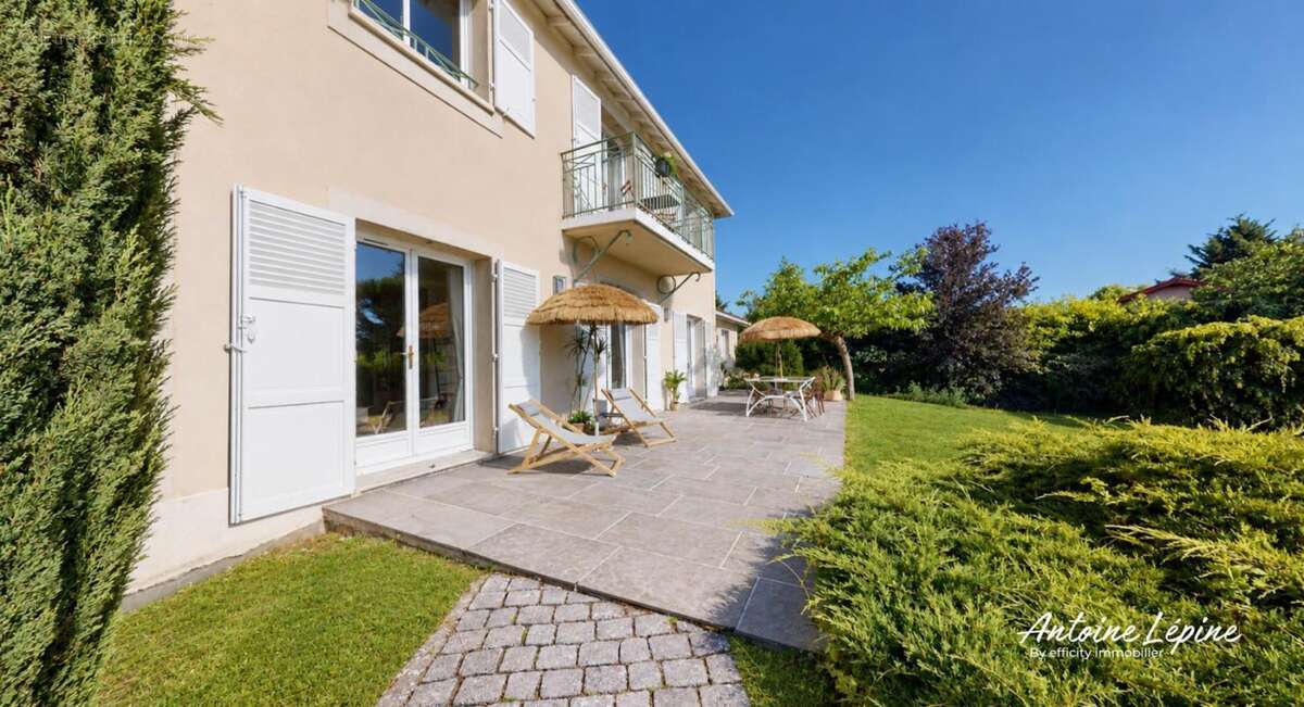 Maison 195 m² à Lachassagne  - photo 8