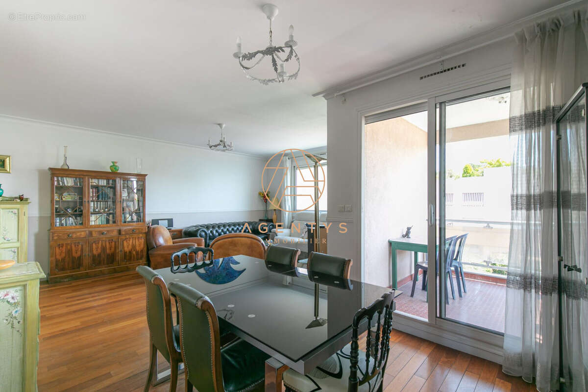 Appartement à SAINT-MAUR-DES-FOSSES