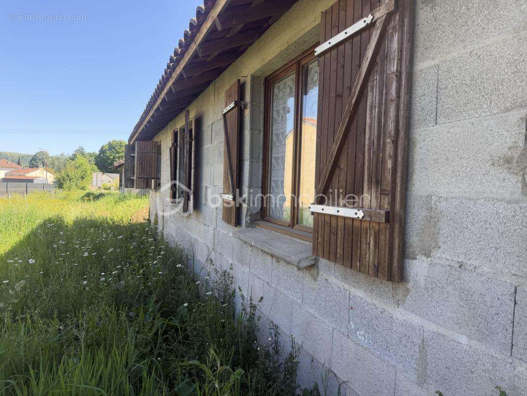 Maison à ANTONNE-ET-TRIGONANT