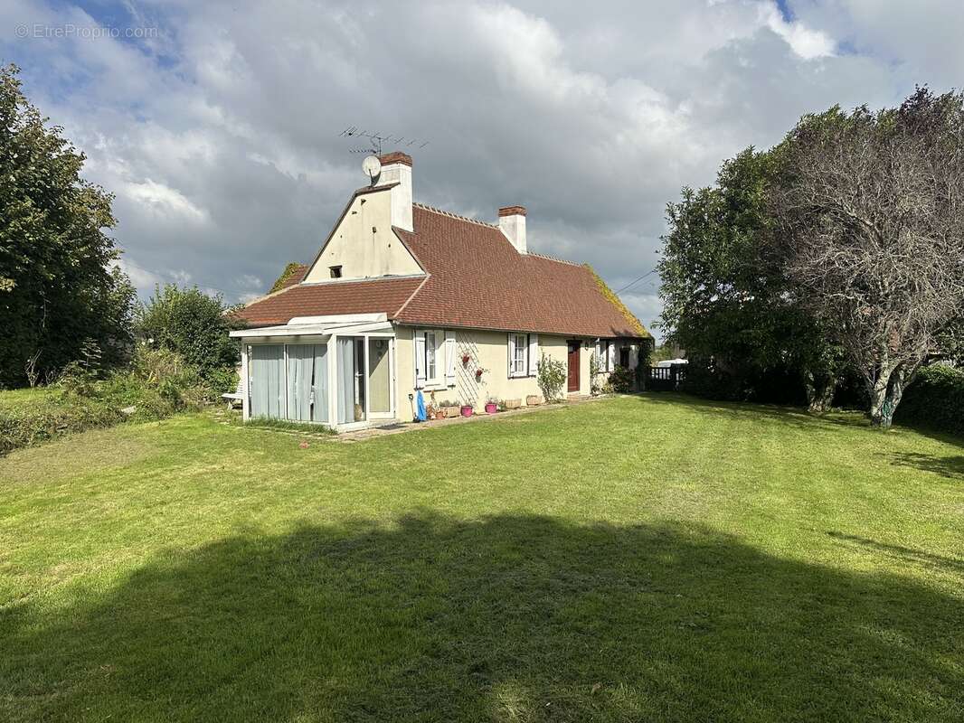 Maison à MONTGIVRAY