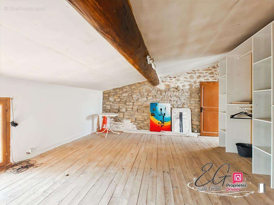 Maison de caractère traversante avec terrasse, atelier et vaste garage - photo 10