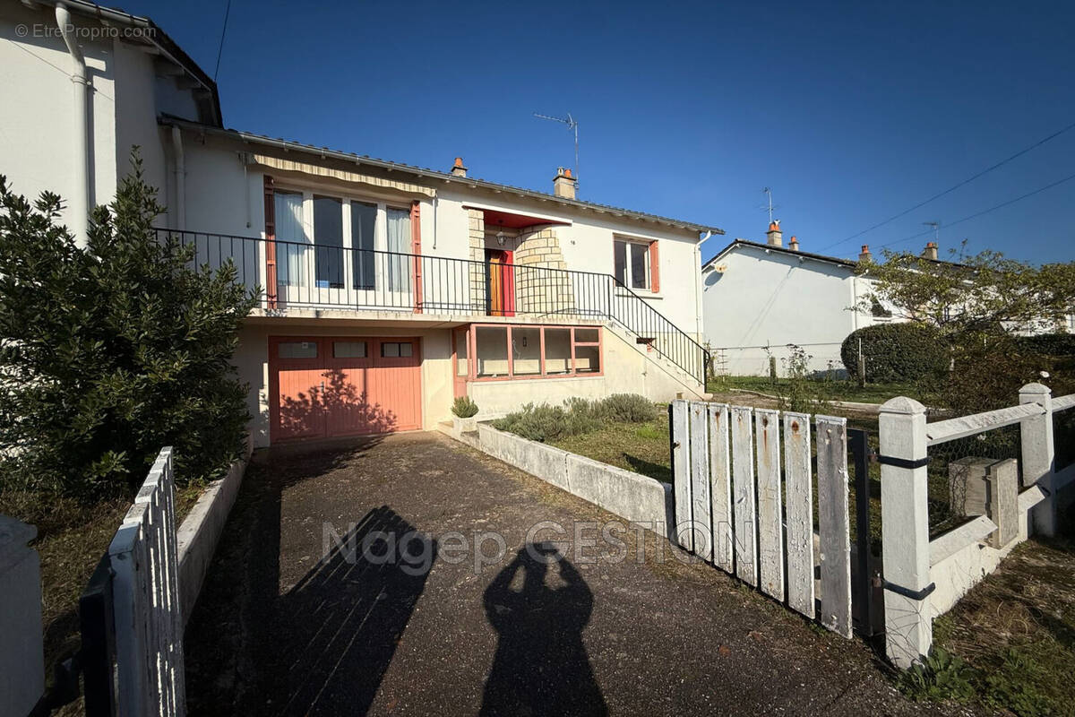 Maison à YZEURE
