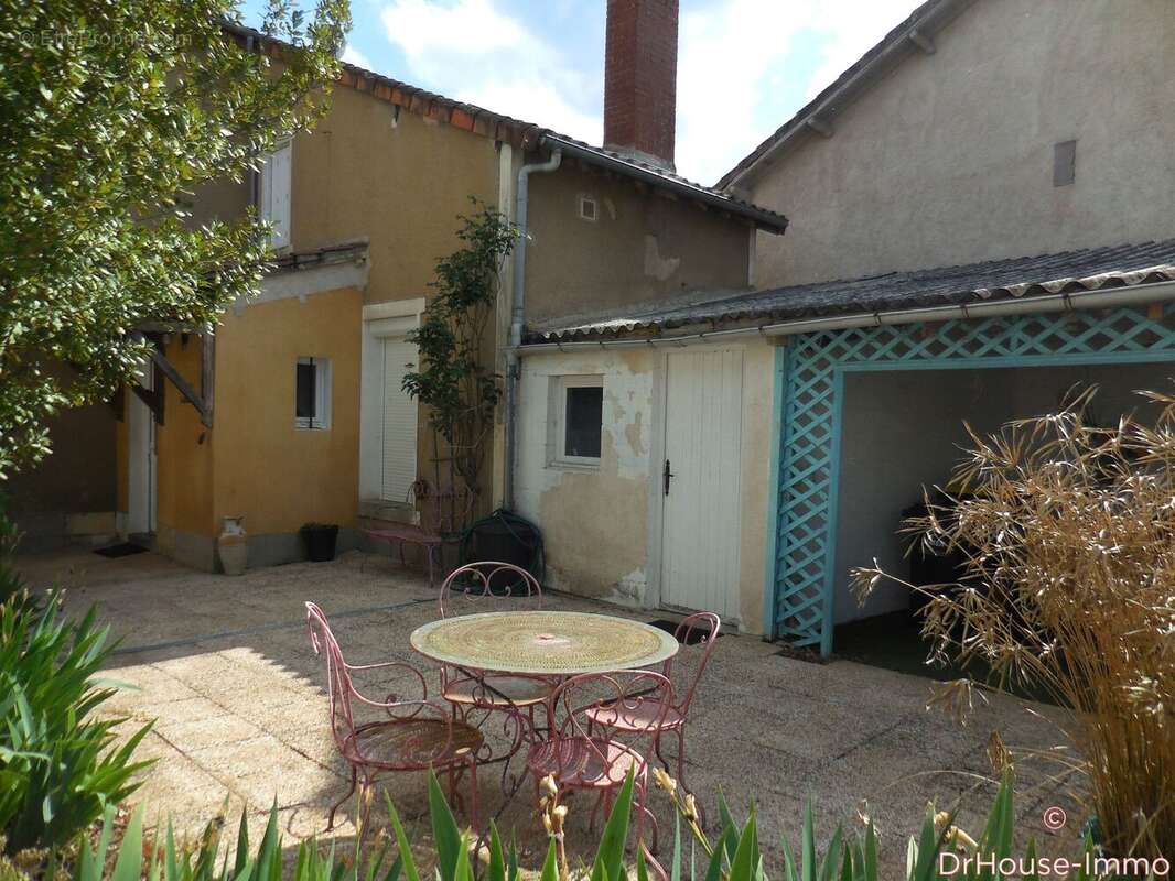 Maison à JOUHET