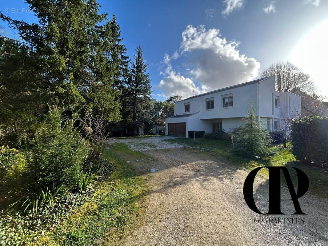 Maison à BURES-SUR-YVETTE