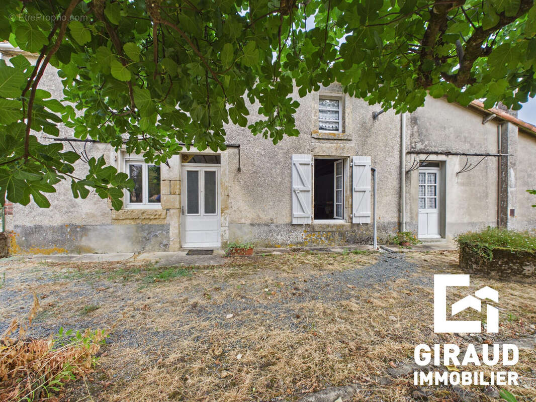 Maison 159 m² à Puy-De-Serre  - photo 2