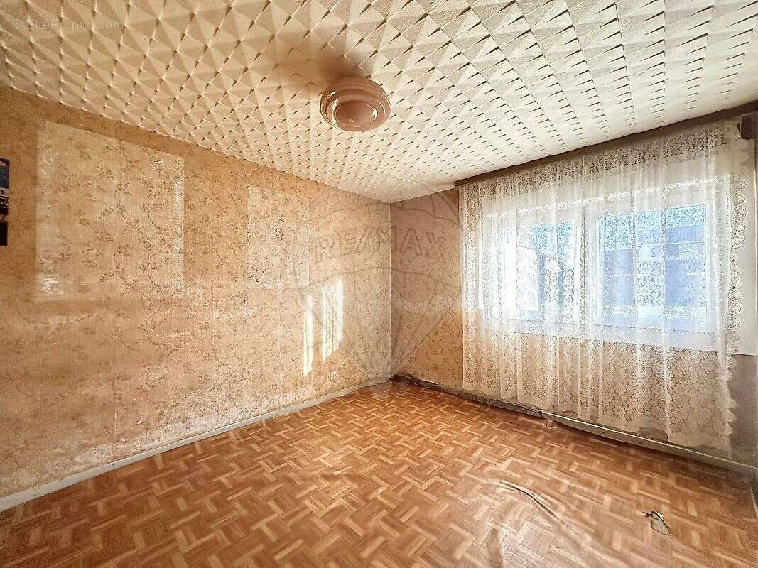 Maison à AY-SUR-MOSELLE