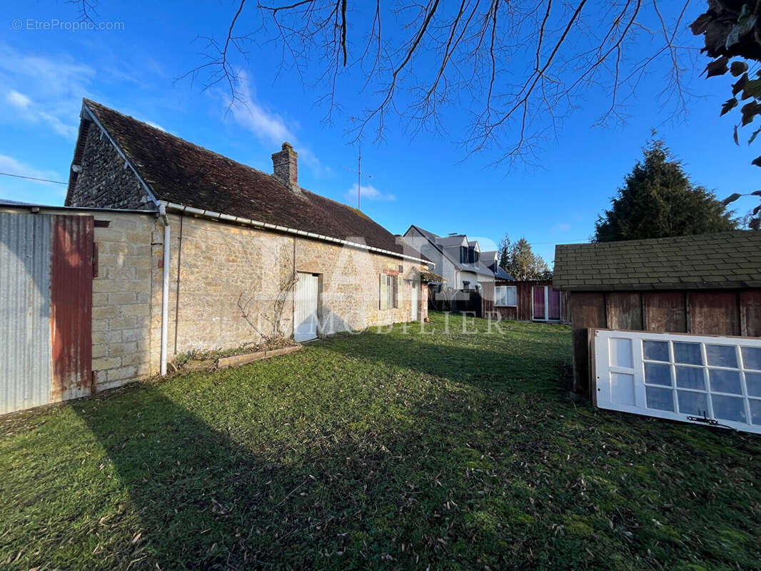 Maison à LE MELE-SUR-SARTHE