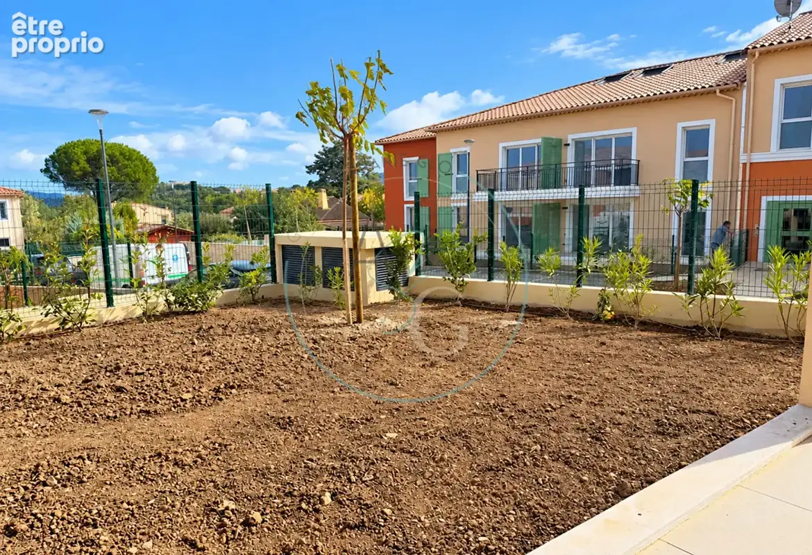 COGOLIN - Appartement 3 pièces avec jardin et parking - Résidence neuve avec piscine - photo 2