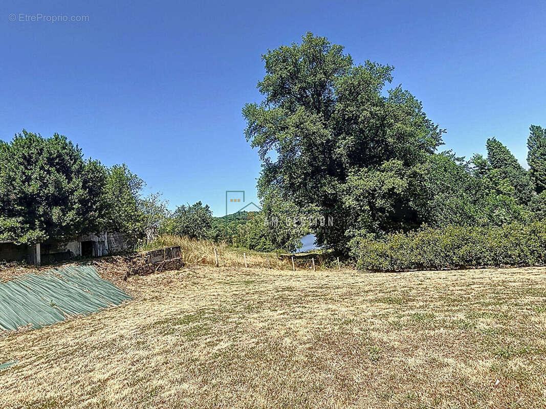 Maison à COMPREIGNAC