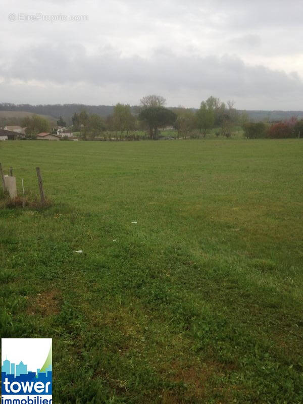 Terrain à MAUVEZIN