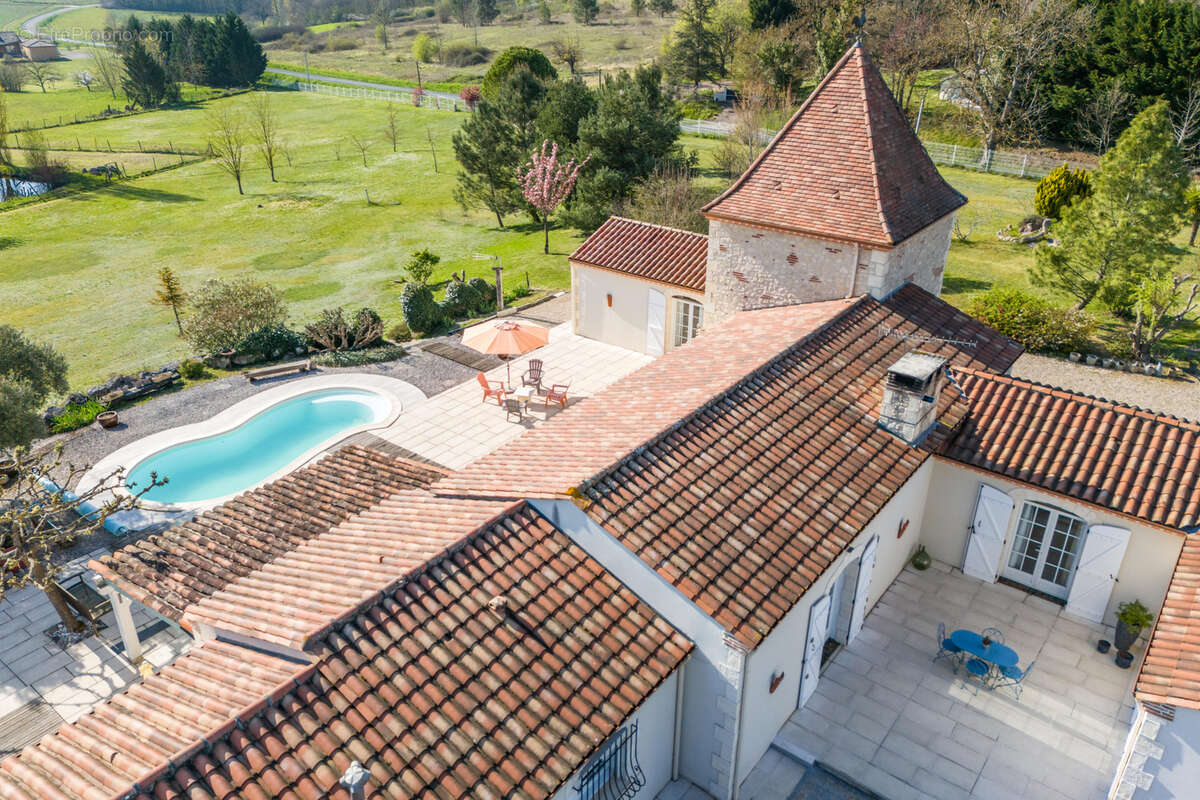 Propriété de campagne avec piscine, annexe, terrain, garage et lac - photo 44