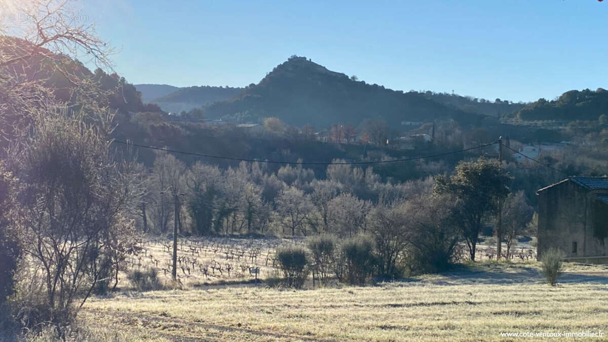 Terrain à ENTRECHAUX